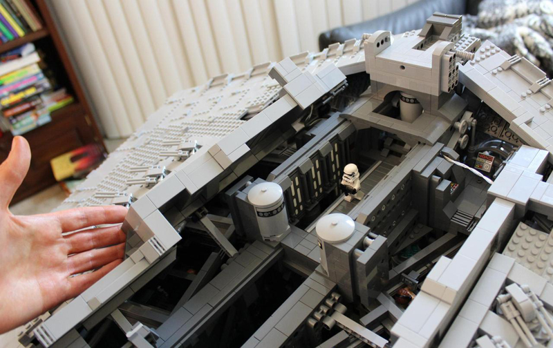 Illustration for article titled Custom LEGO Star Destroyer Is So Huge It Has A Three-Level Interior